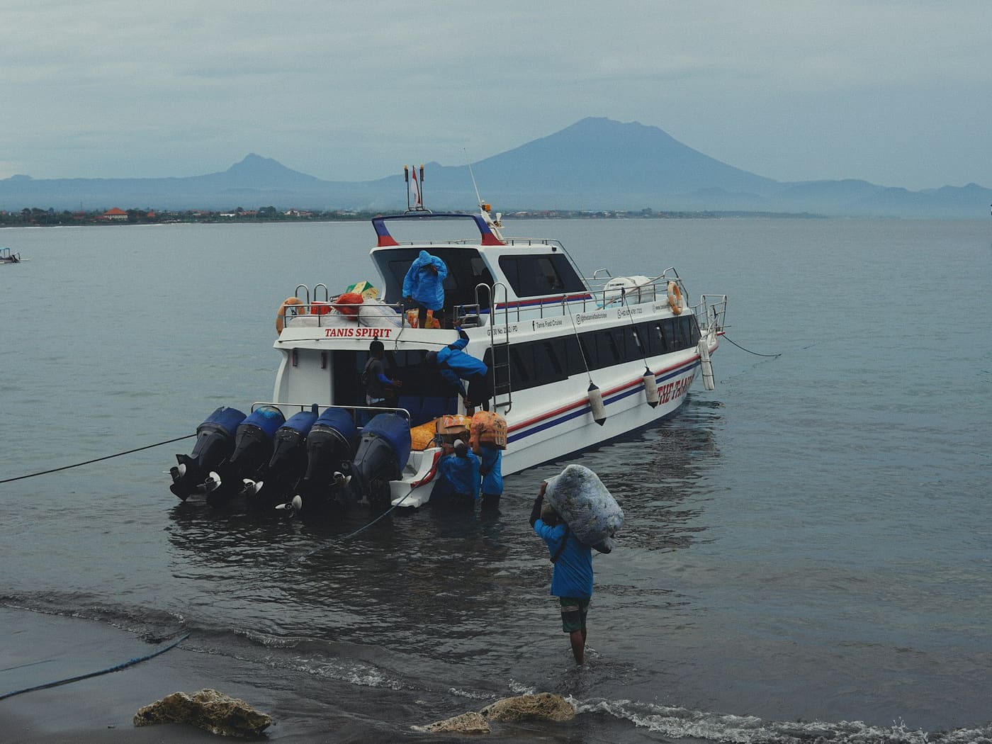 Unloading a fast boat at the shoreline